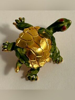 Vintage turtle lapel pin Gold and painted green turtle figurine brooch